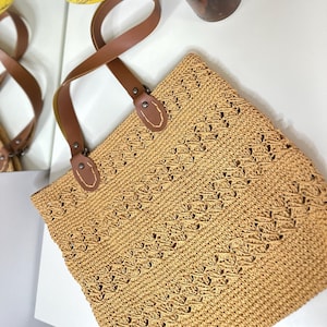 Elegant Handwoven Raffia Shoulder Bag with Leather Strap - Natural Wicker Crochet Tote for Summer