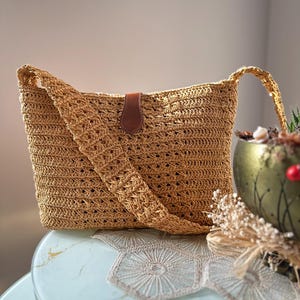 Eco-Friendly Handwoven Wicker Shoulder Bag with Leather Strap - Natural Raffia Crochet Beach Tote