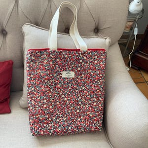 Tote bag/coated cotton/phthalate-free/Liberty print/thick canvas lining/double interior pockets/carried on the shoulder or by hand/zip closure