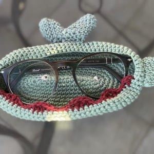Amigurumi Glasses Holder